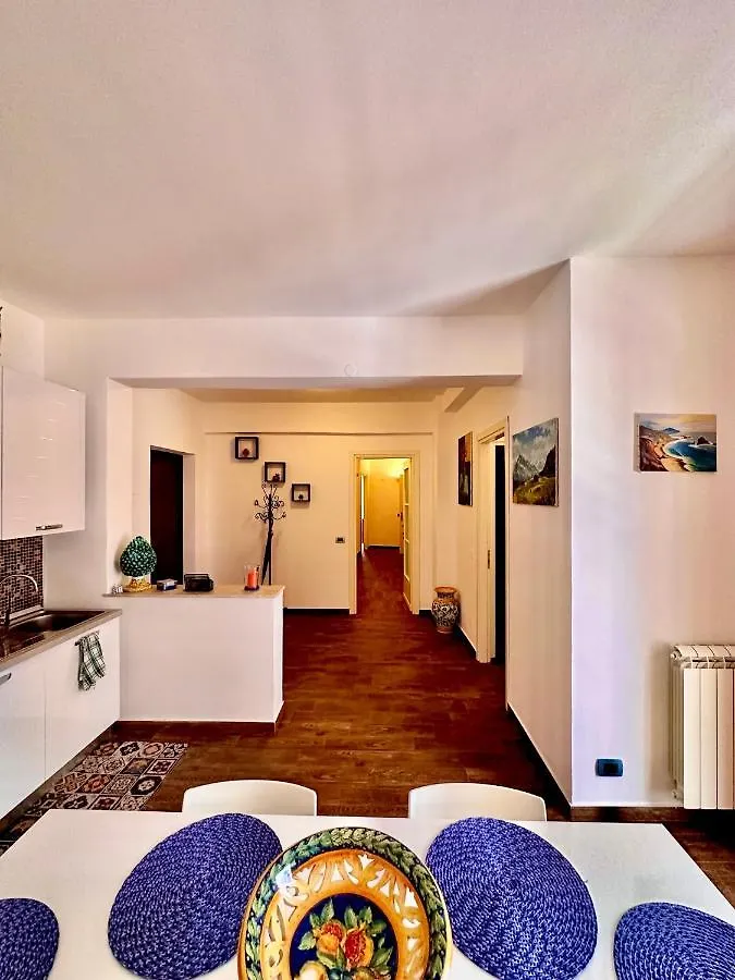 Casa vacanze Friends' Home-Downtown Nearby Palermo Italia